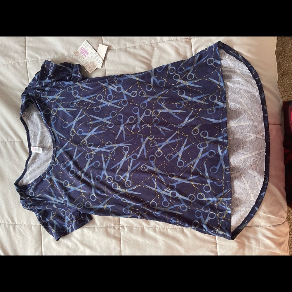 Lularoe classic t scissors